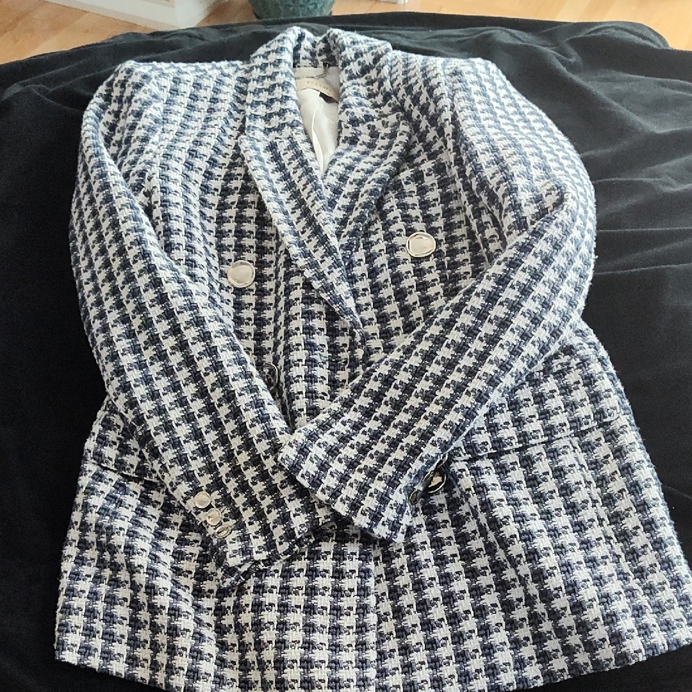 Black and White Houndstooth Blazer with Notched Lapels